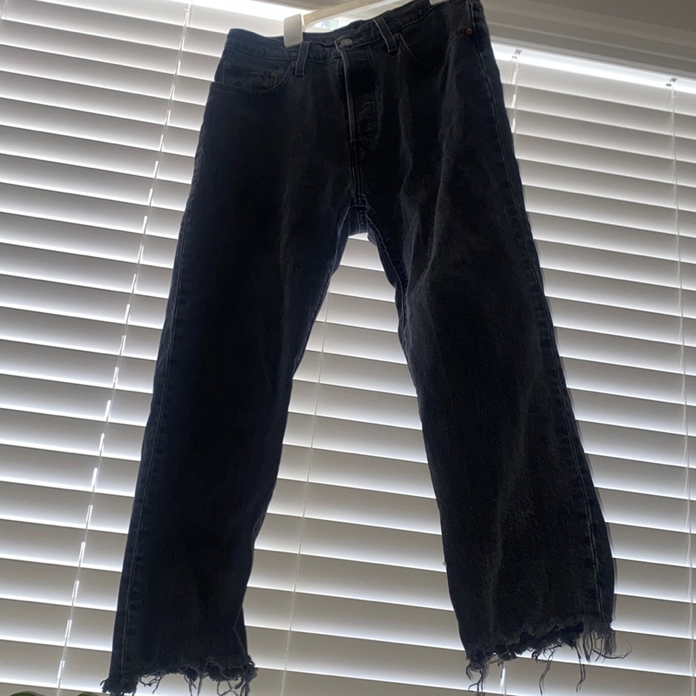 Dark Wash Levi’s cropped jeans with scalloped legs